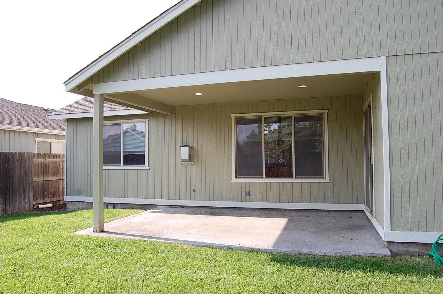 Photo of 799 NE Quince Avenue 28 of 31
