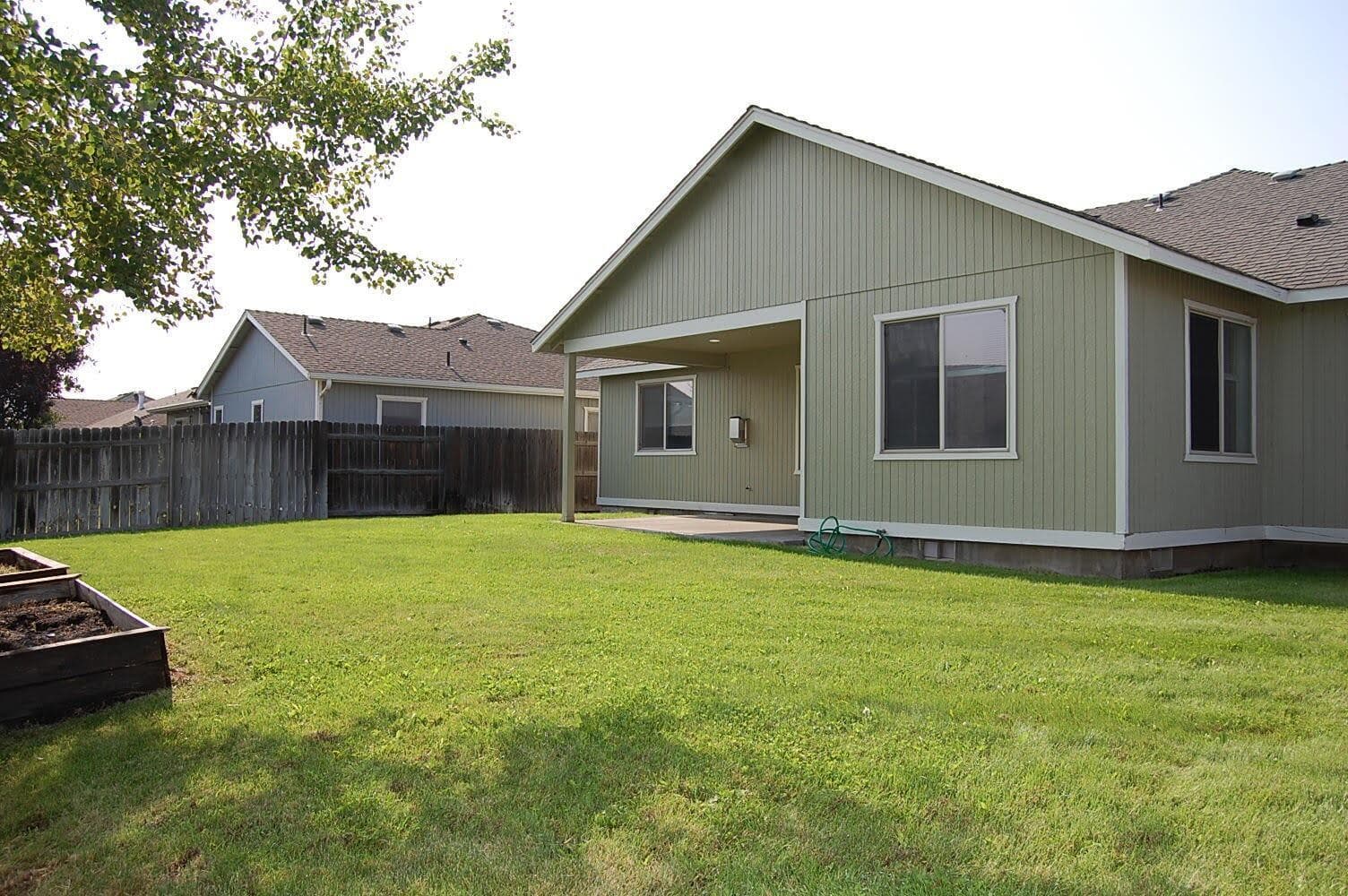 Photo of 799 NE Quince Avenue 29 of 31