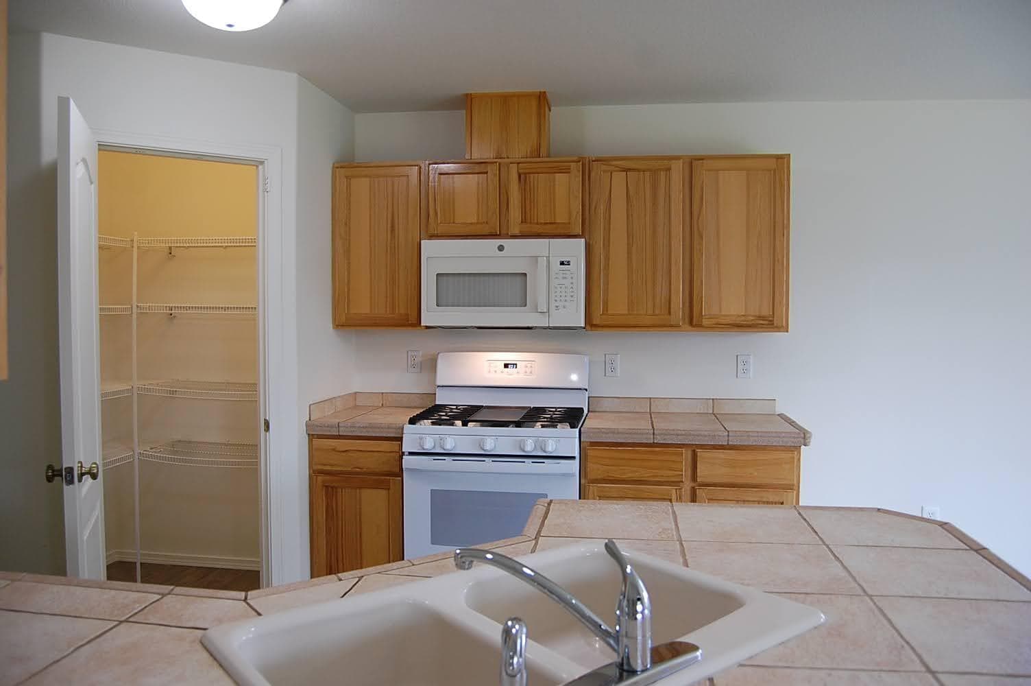 Photo of 799 NE Quince Avenue 11 of 31