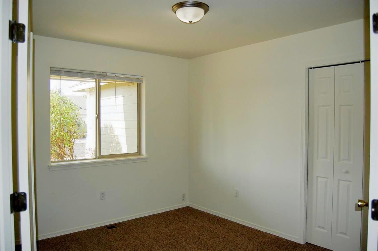 Photo of 799 NE Quince Avenue 14 of 31