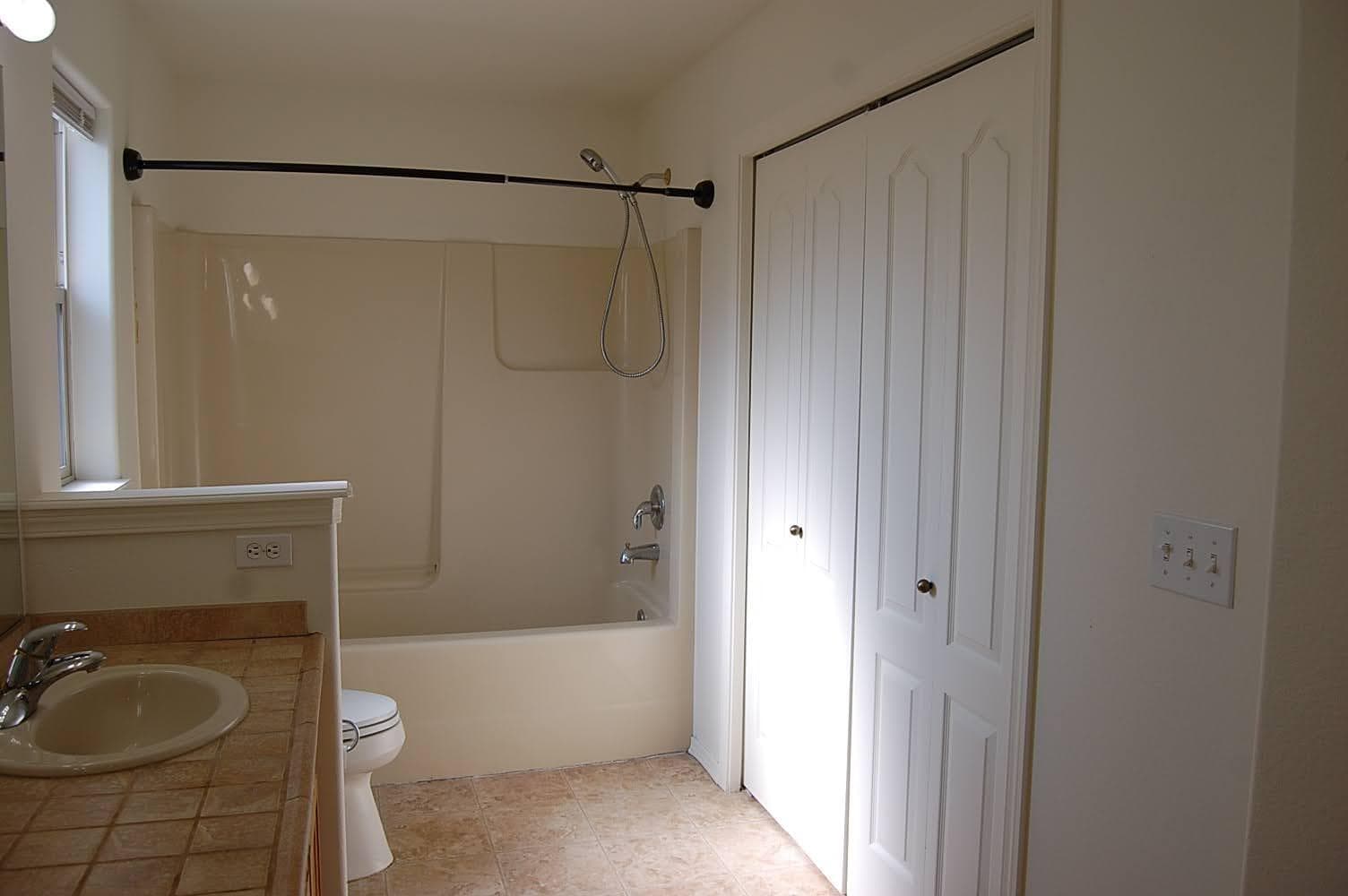 Photo of 799 NE Quince Avenue 18 of 31