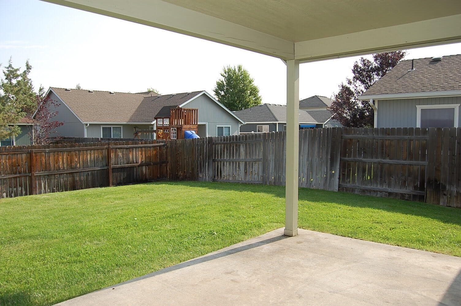 Photo of 799 NE Quince Avenue 25 of 31