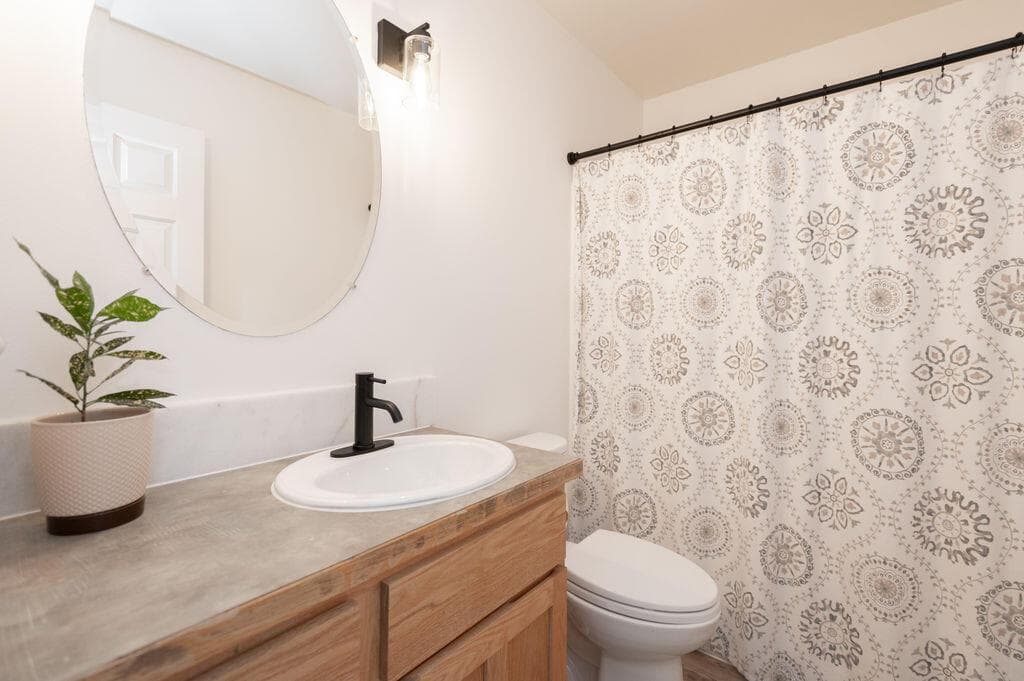 Photo of 941 E Cascade Avenue 17 of 28