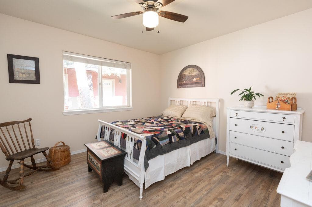 Photo of 941 E Cascade Avenue 18 of 28