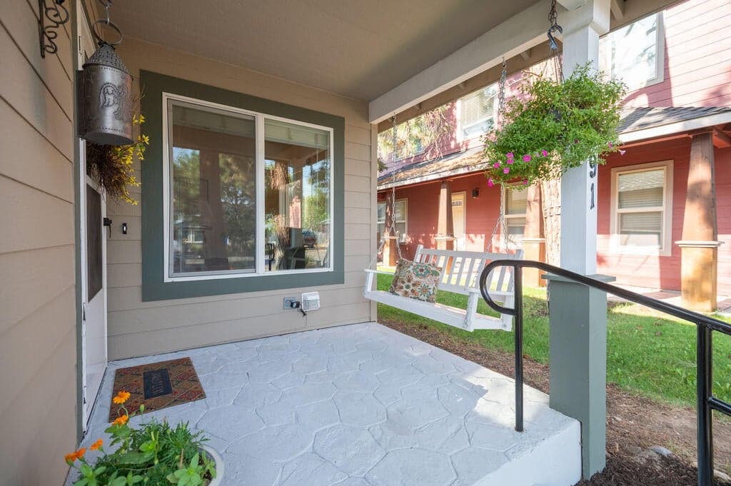 Photo of 941 Cascade 4 of 28