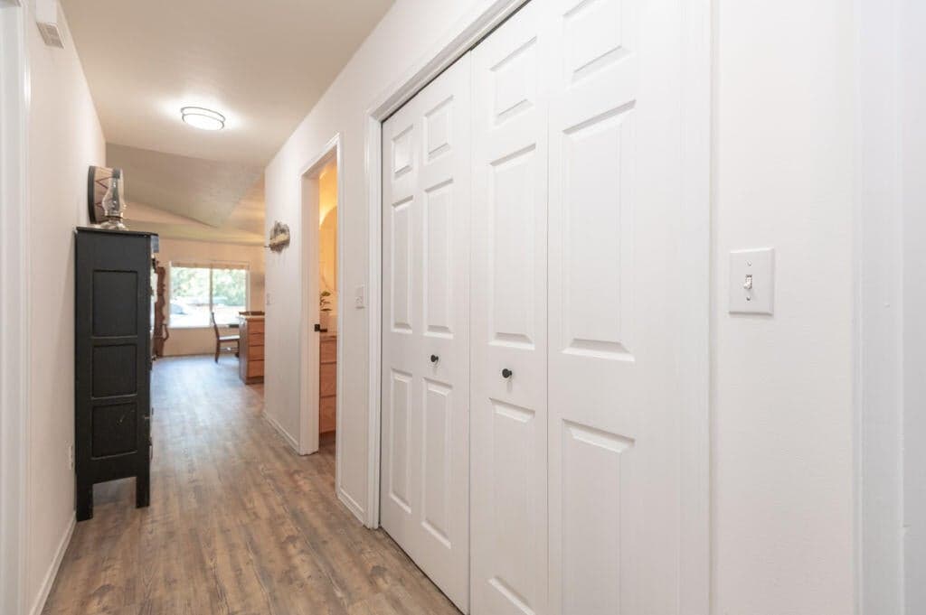 Photo of 941 E Cascade Avenue 15 of 28