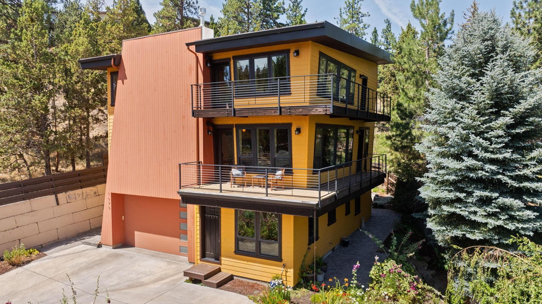 Photo of 1696 SW Knoll Avenue 63 of 63