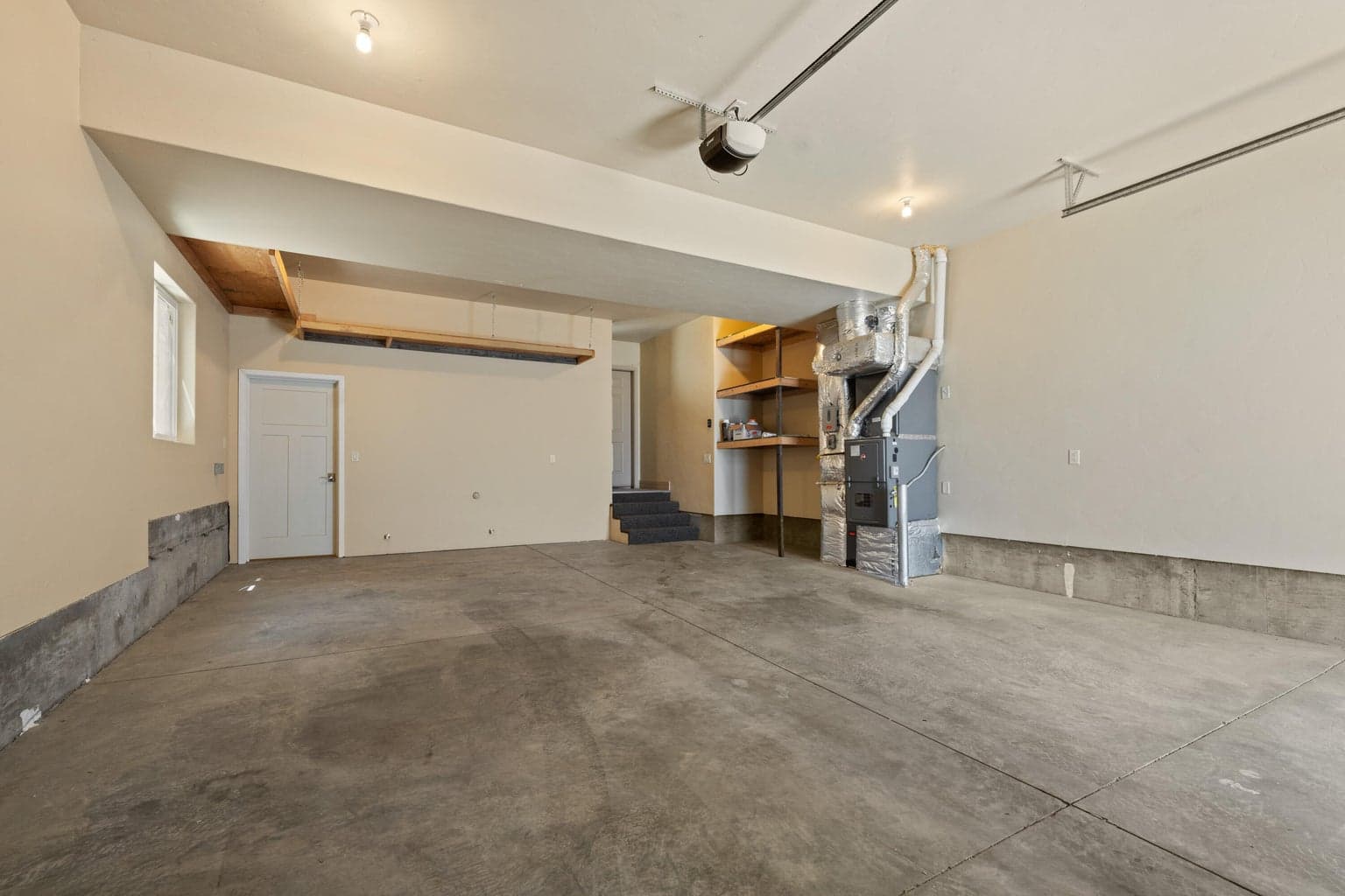 Oversized 2 car garage