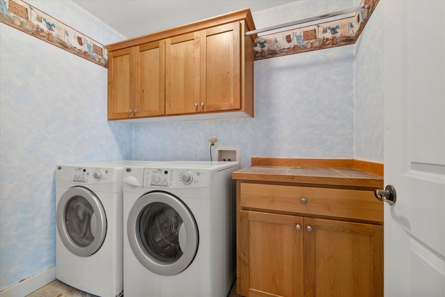 Washer/Dryer stay (as-is)