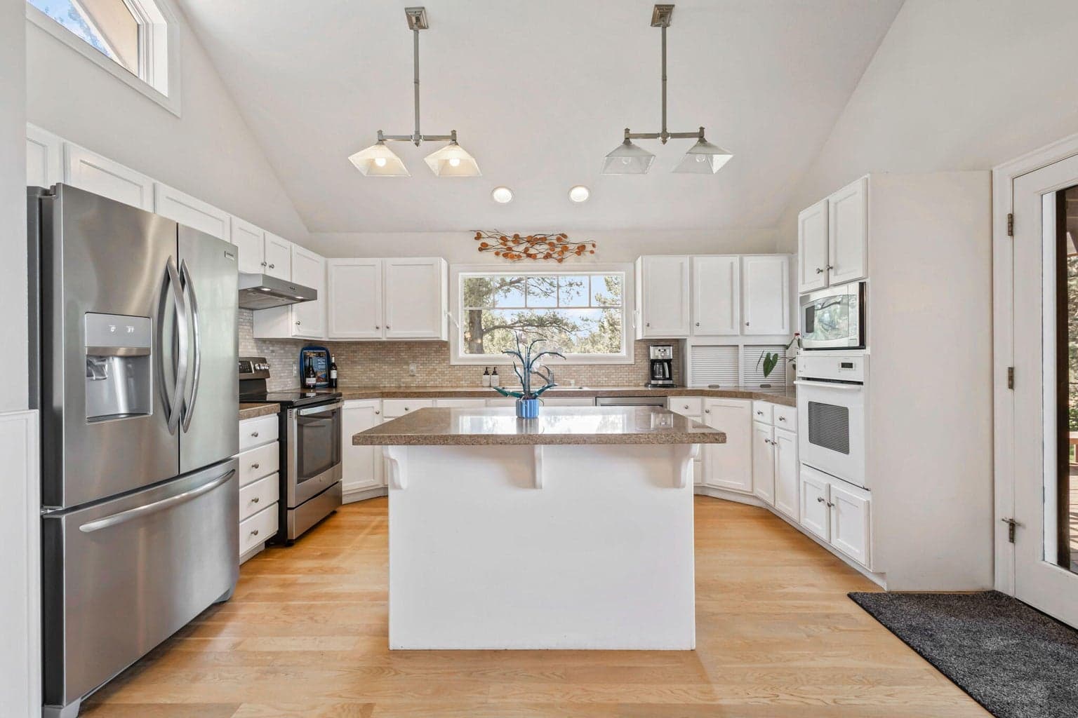 Photo of 21897 Obsidian Avenue 9 of 61