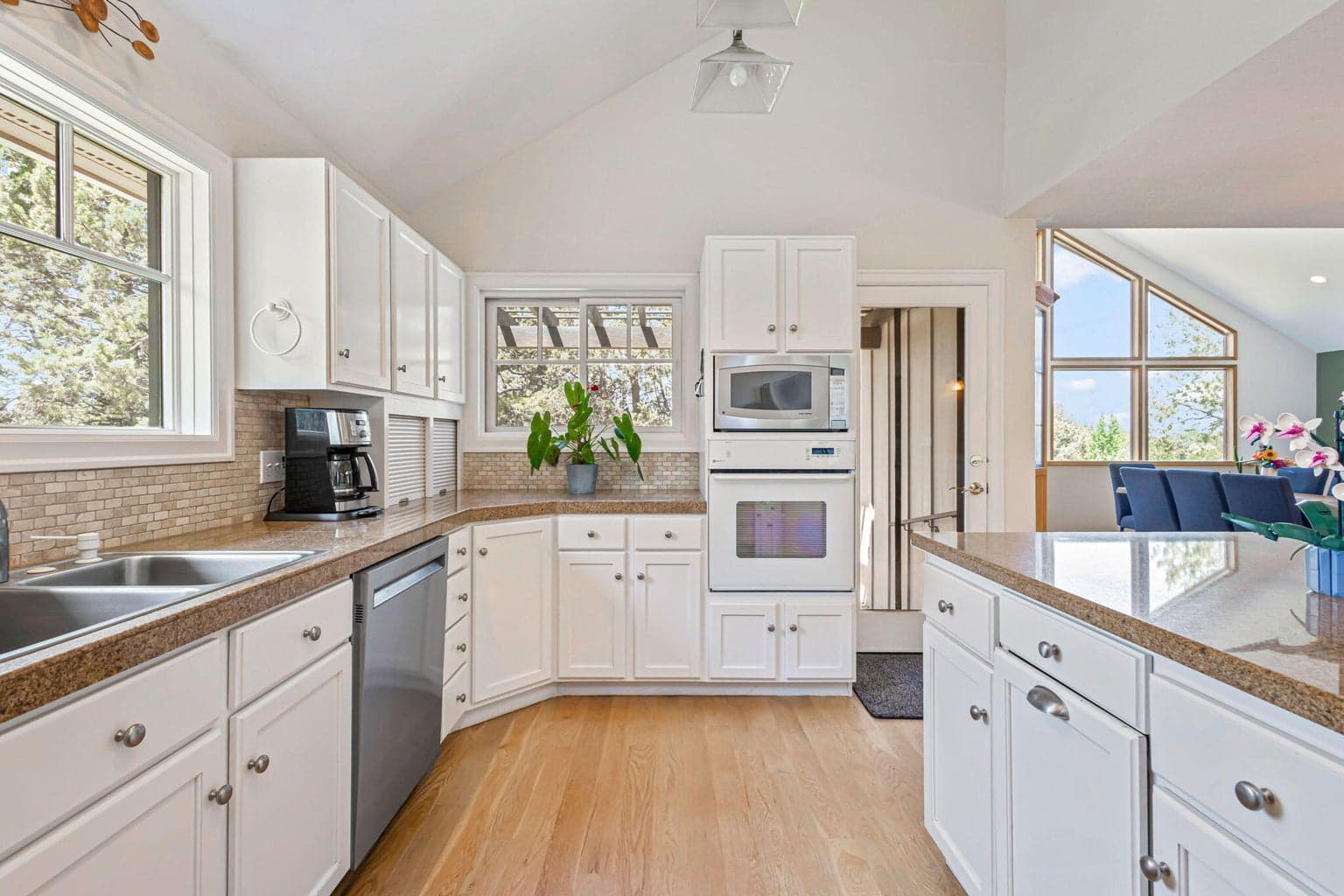 Photo of 21897 Obsidian Avenue 10 of 61