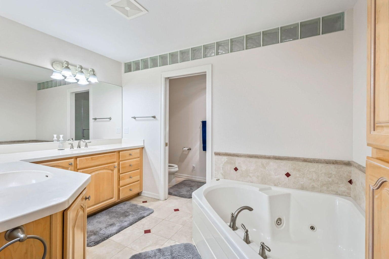 Photo of 21897 Obsidian Avenue 14 of 61