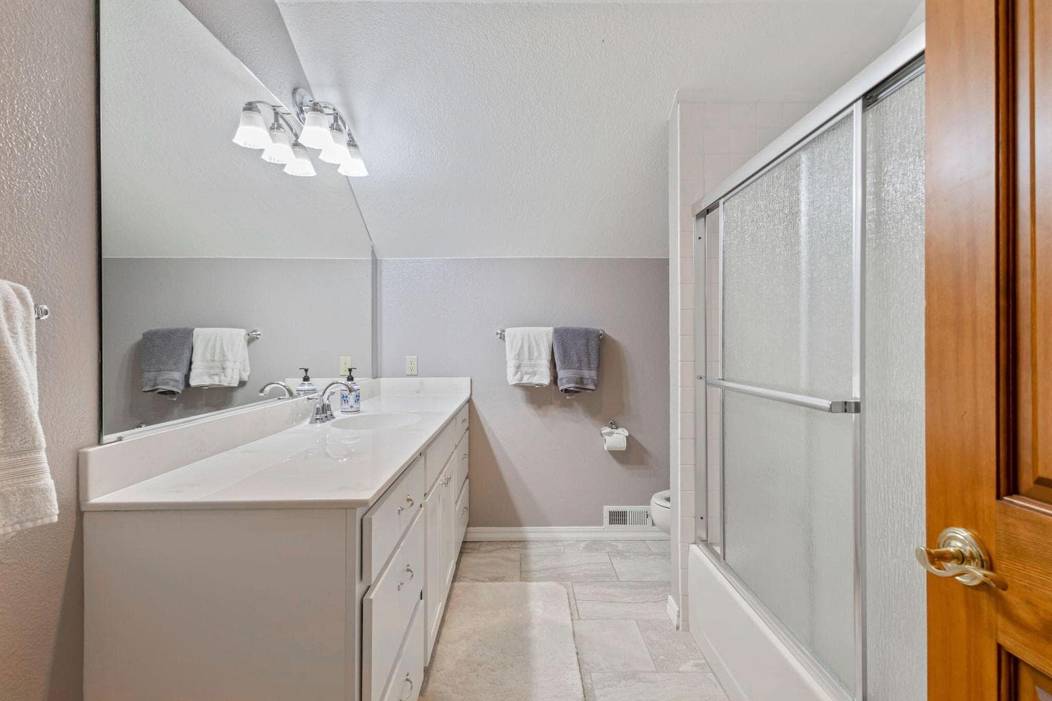 Photo of 21897 Obsidian Avenue 19 of 61