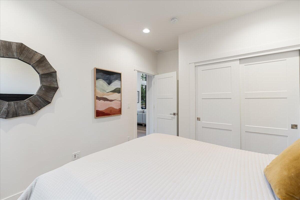 Photo of 1153 NW Mt Washington Drive 19 of 35