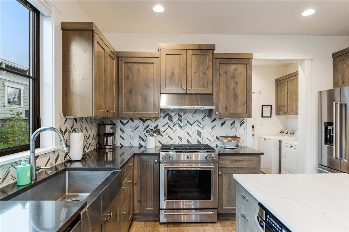 Photo of 1153 NW Mt Washington Drive 15 of 35
