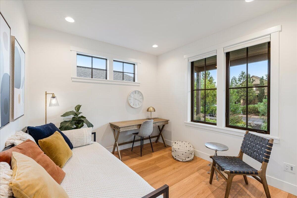 Photo of 1153 NW Mt Washington Drive 24 of 35