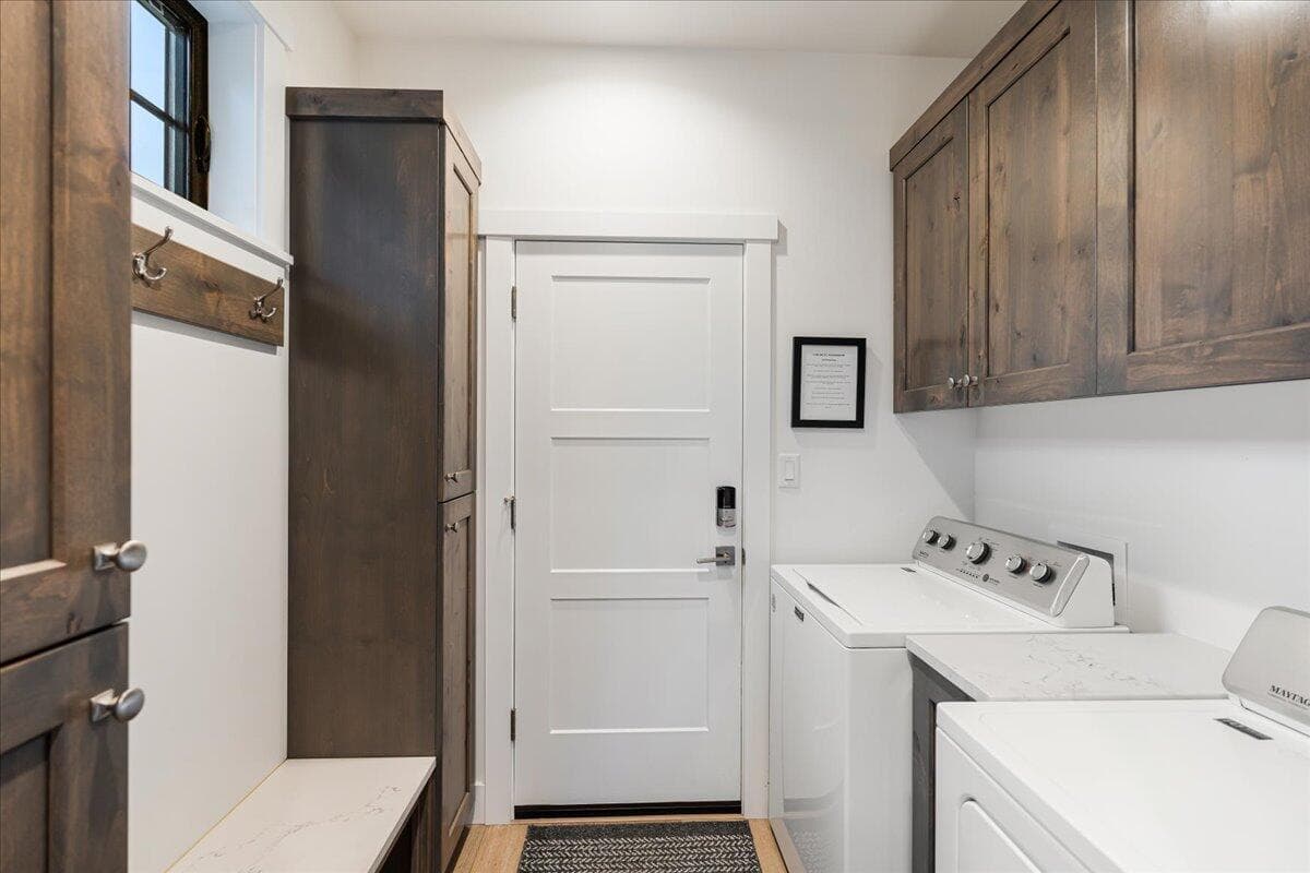 Photo of 1153 NW Mt Washington Drive 27 of 35