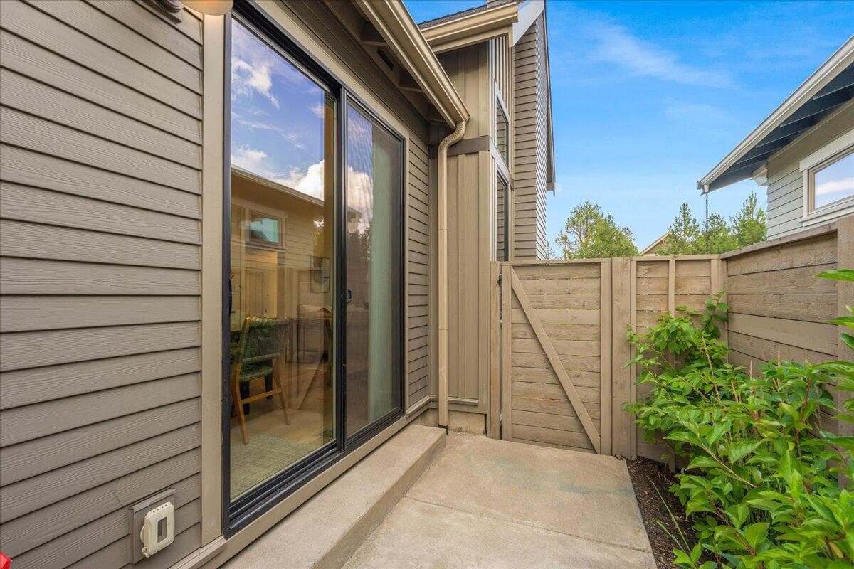 Photo of 1153 NW Mt Washington Drive 28 of 35