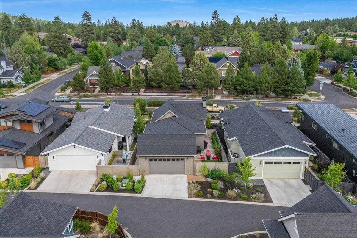 Photo of 1153 NW Mt Washington Drive 32 of 35