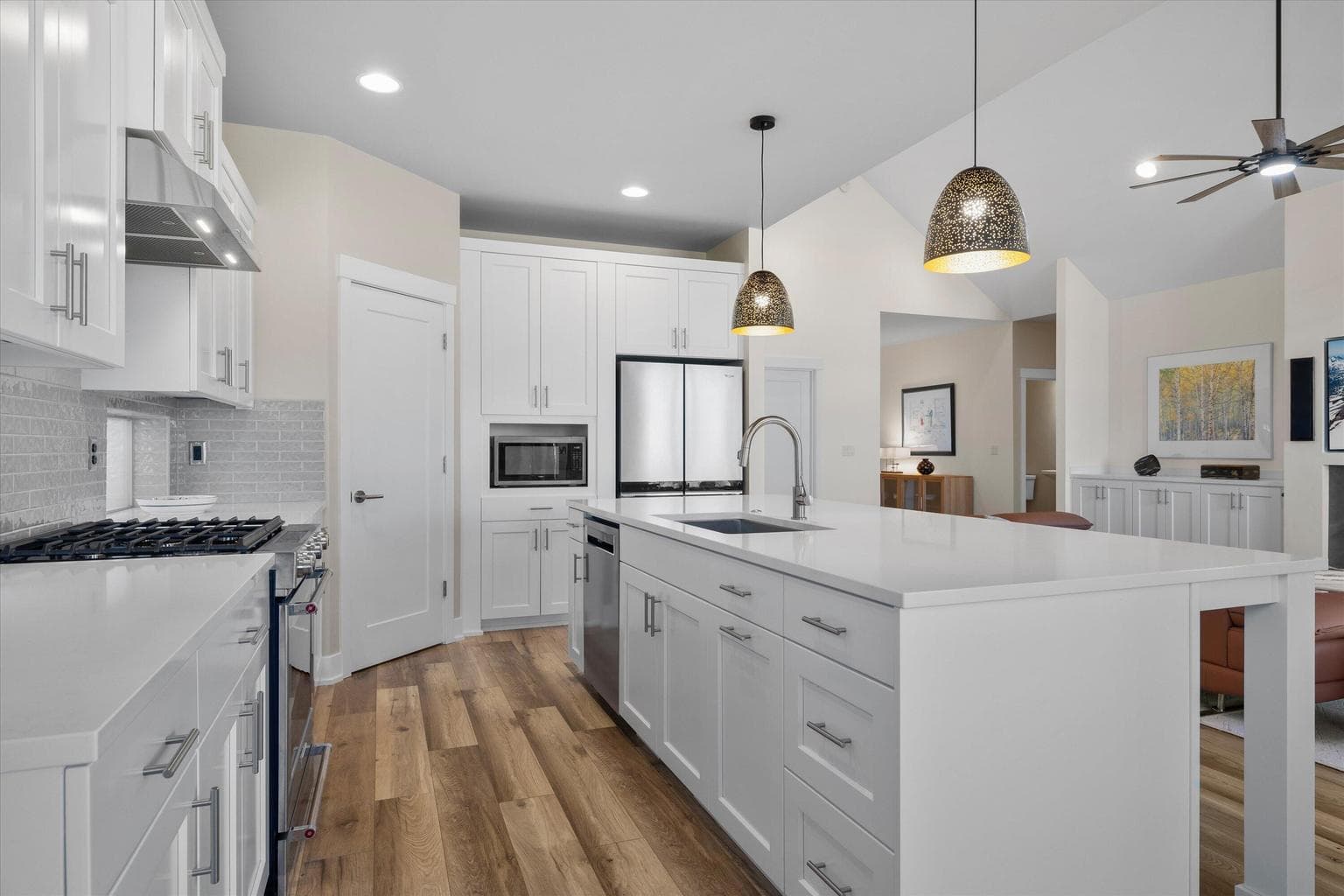 Spacious kitchen with new top of the line appliances