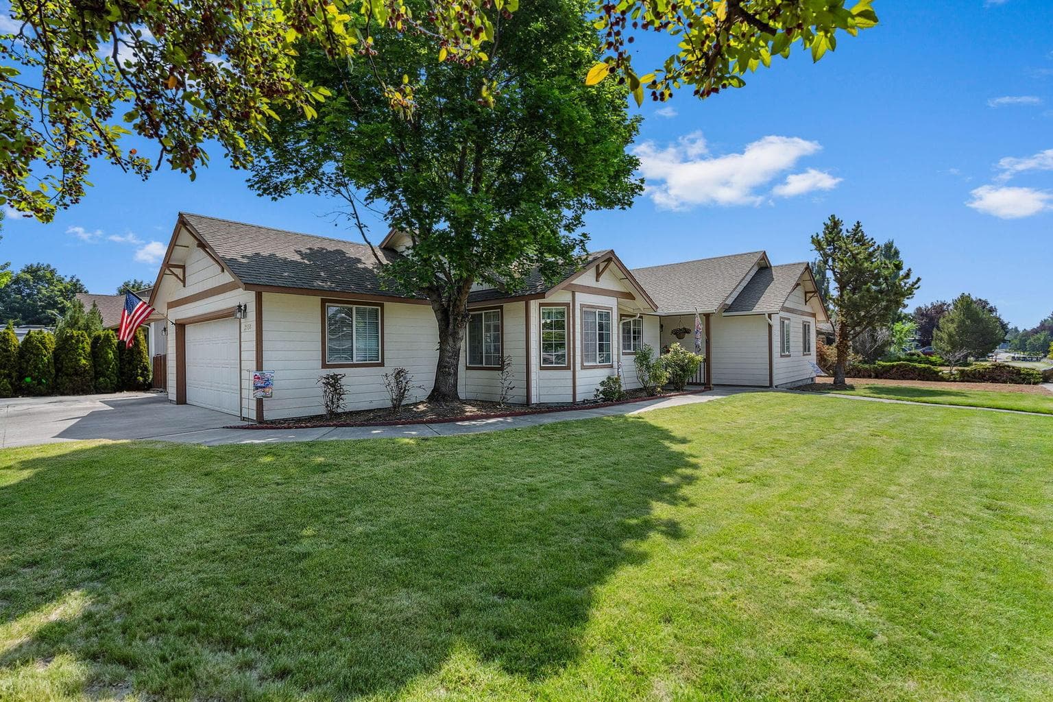 Photo of 2538 15th 2 of 24