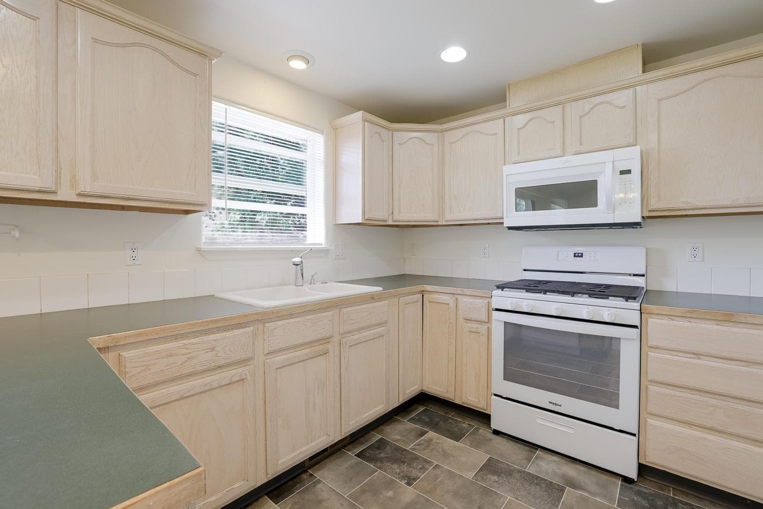 Photo of 2735 NE Faith Drive 11 of 41
