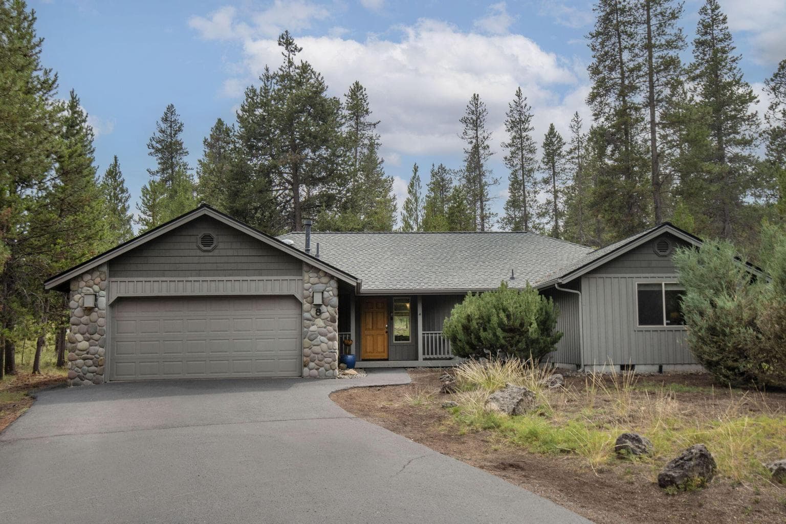 Photo of 57687 Filbert Lane 1 of 26