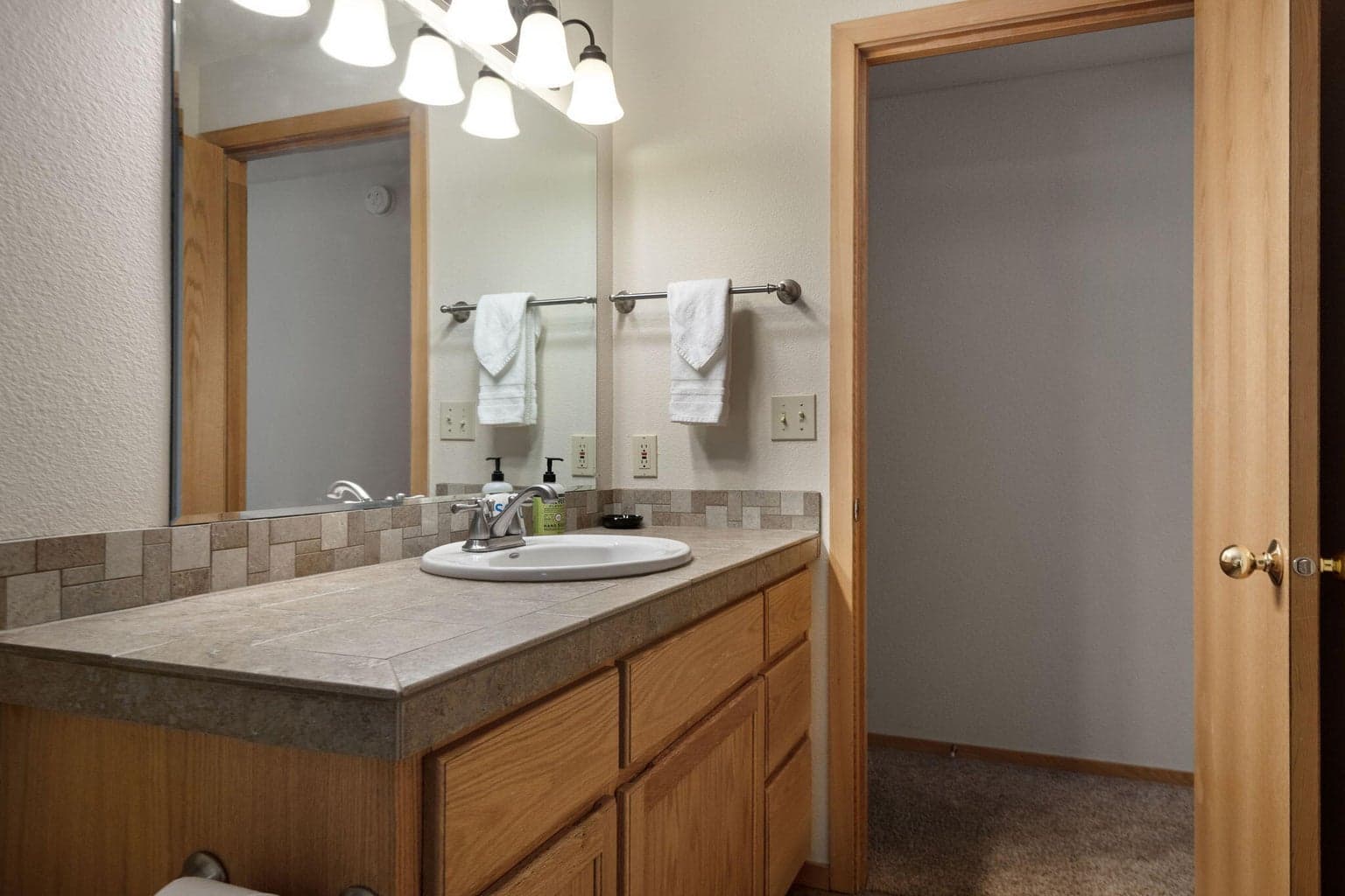 Photo of 57687 Filbert Lane 15 of 26