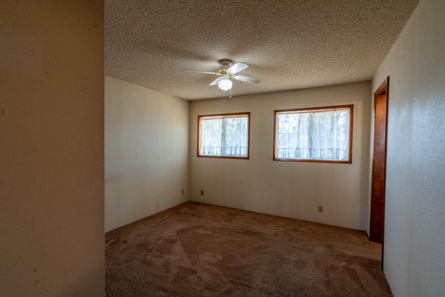 Photo of 2425 SW Glacier Avenue 12 of 27