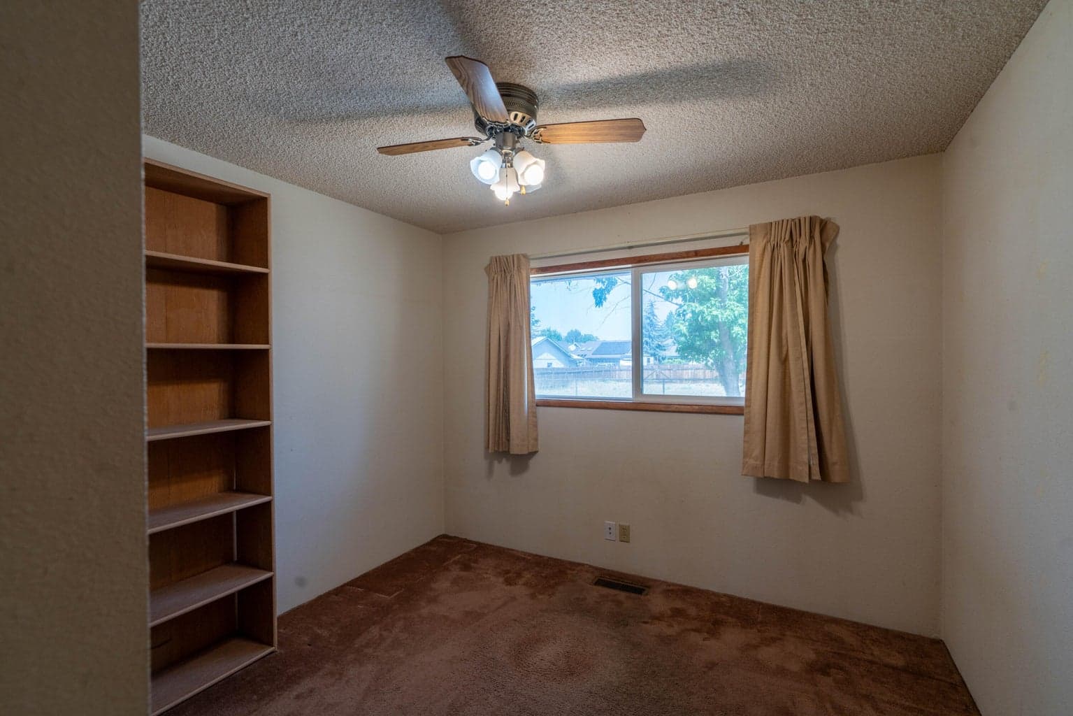Photo of 2425 SW Glacier Avenue 15 of 27