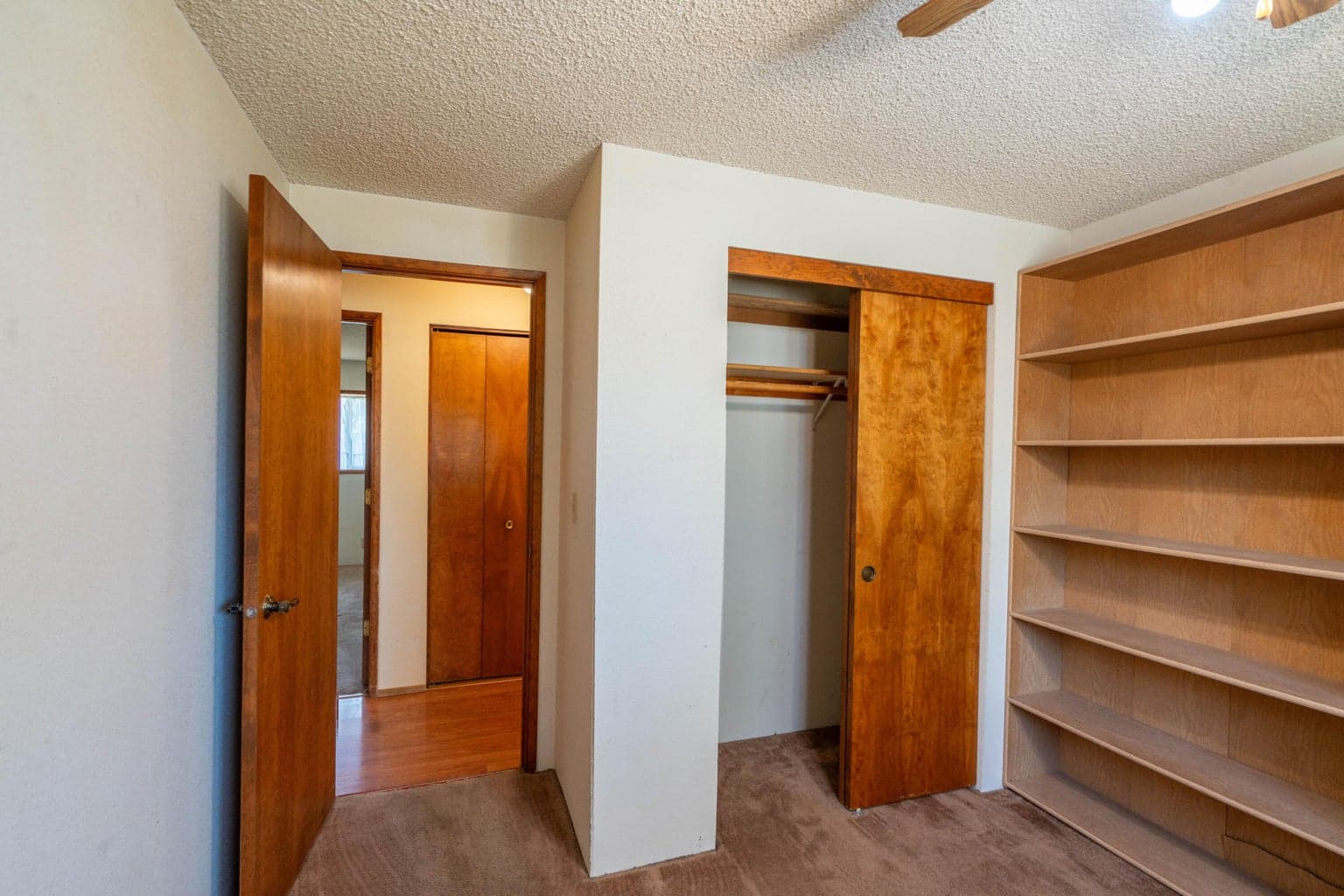 Photo of 2425 SW Glacier Avenue 16 of 27