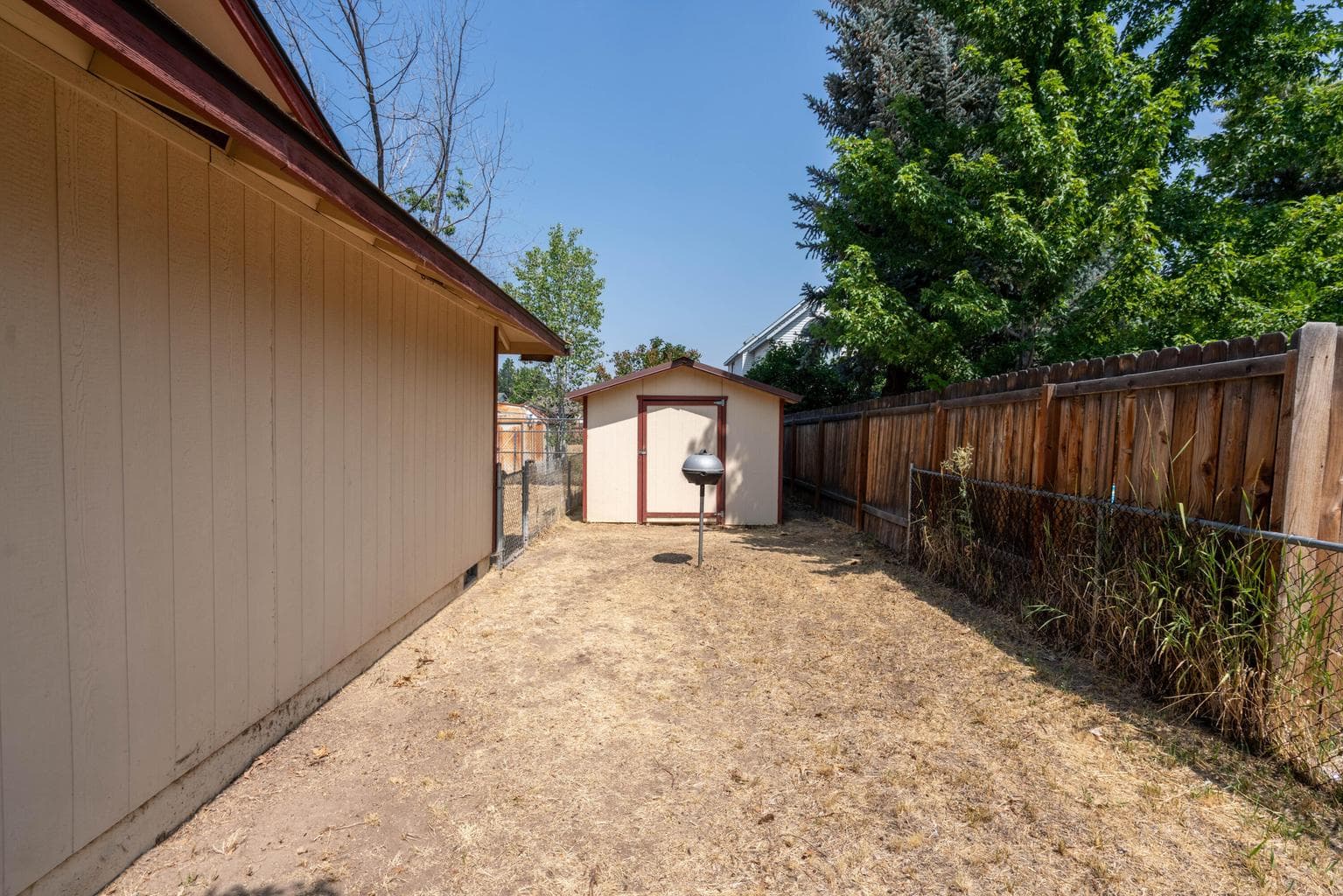 Photo of 2425 SW Glacier Avenue 25 of 27