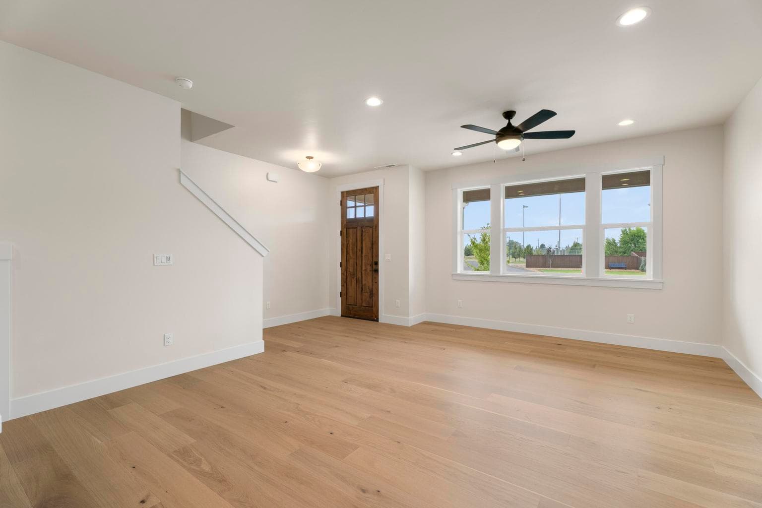Photo of 3913 SW Coyote Avenue 7 of 20