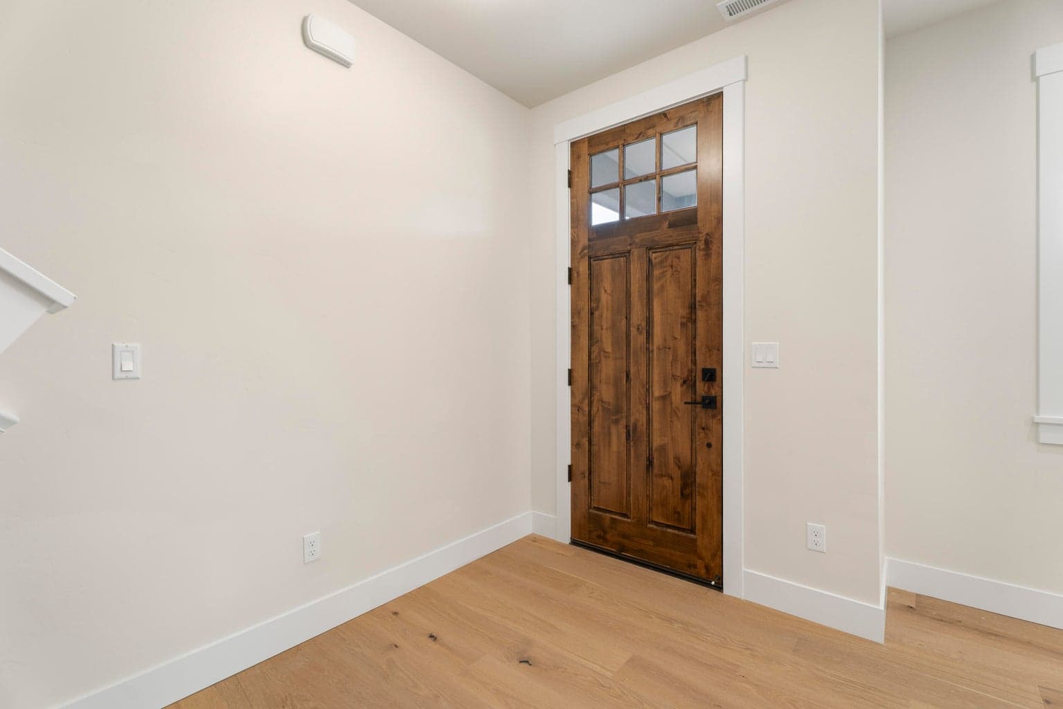 Photo of 3913 SW Coyote Avenue 9 of 20