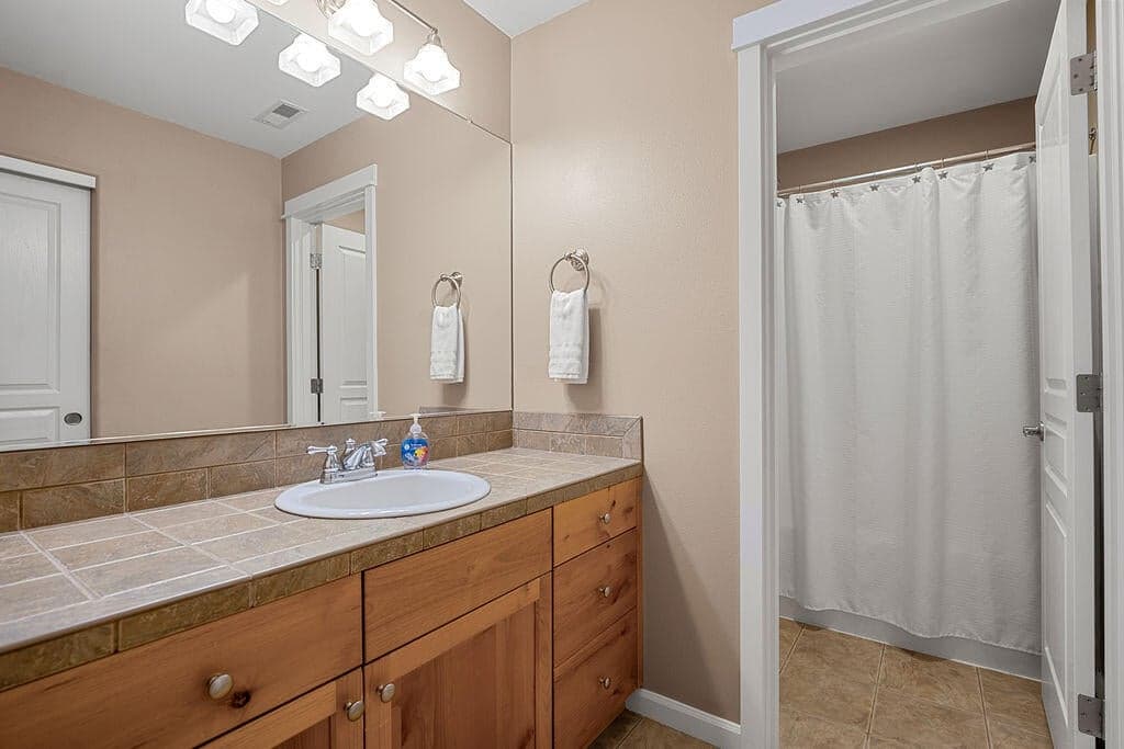 Upstairs Full Bath