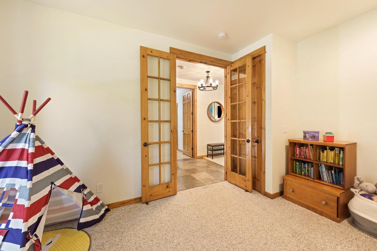 Den/office off entry