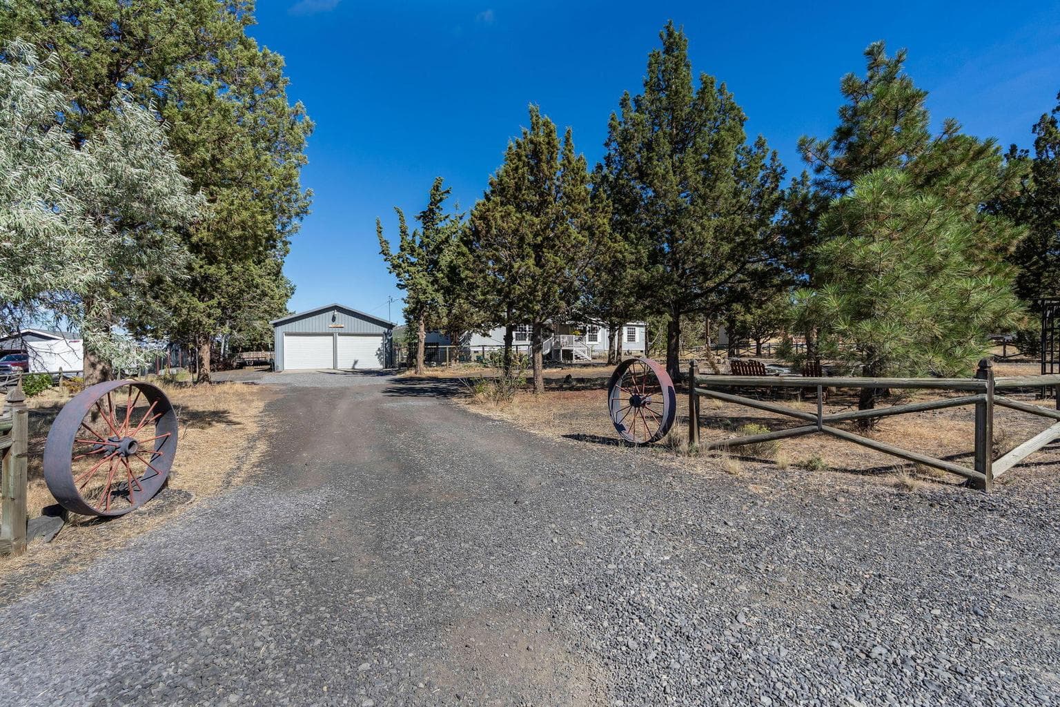 Photo of 5542 Davis 4 of 46