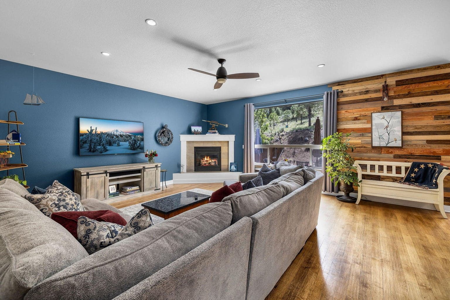 Photo of 400 NW Flagline Drive 13 of 72
