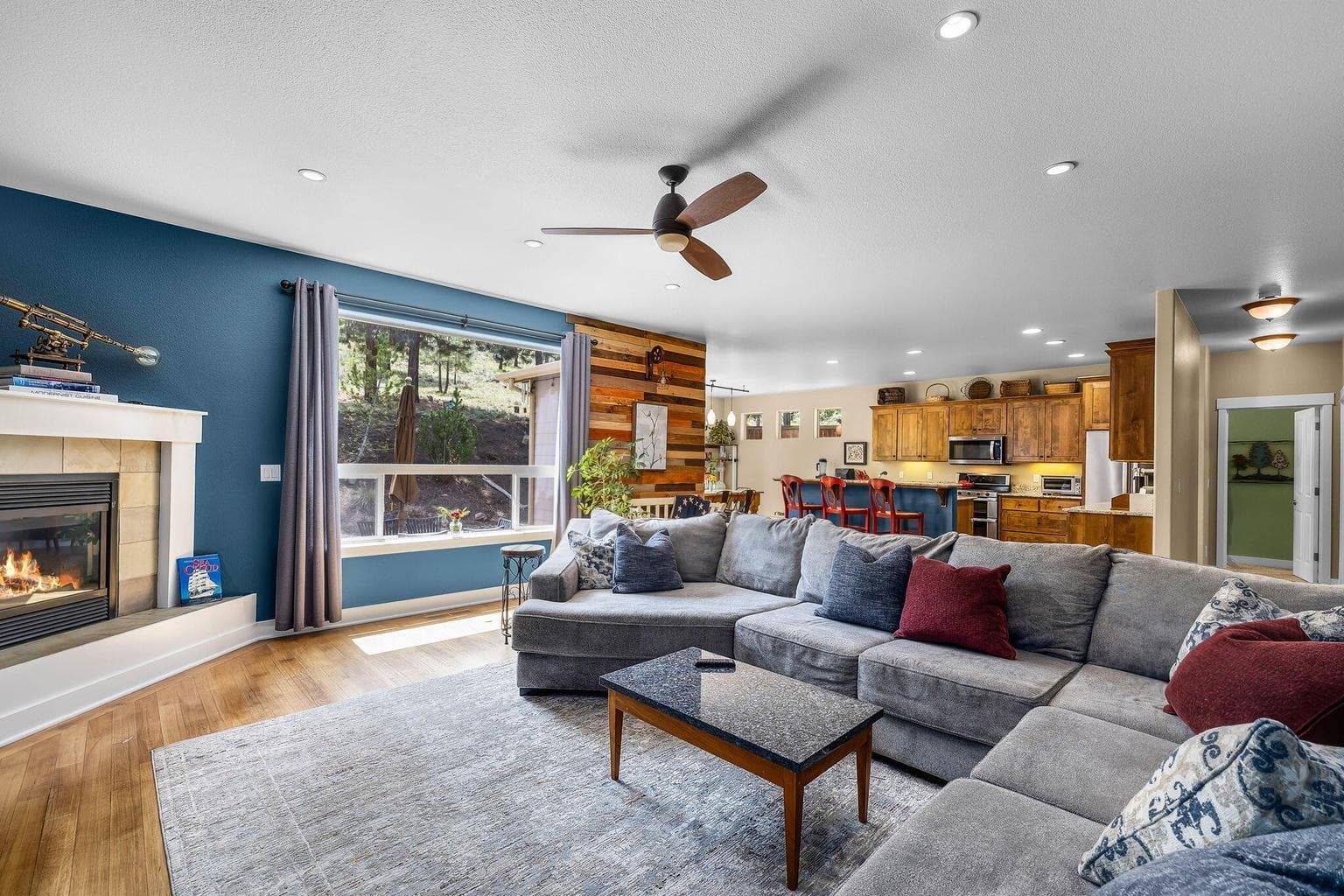 Photo of 400 NW Flagline Drive 17 of 72