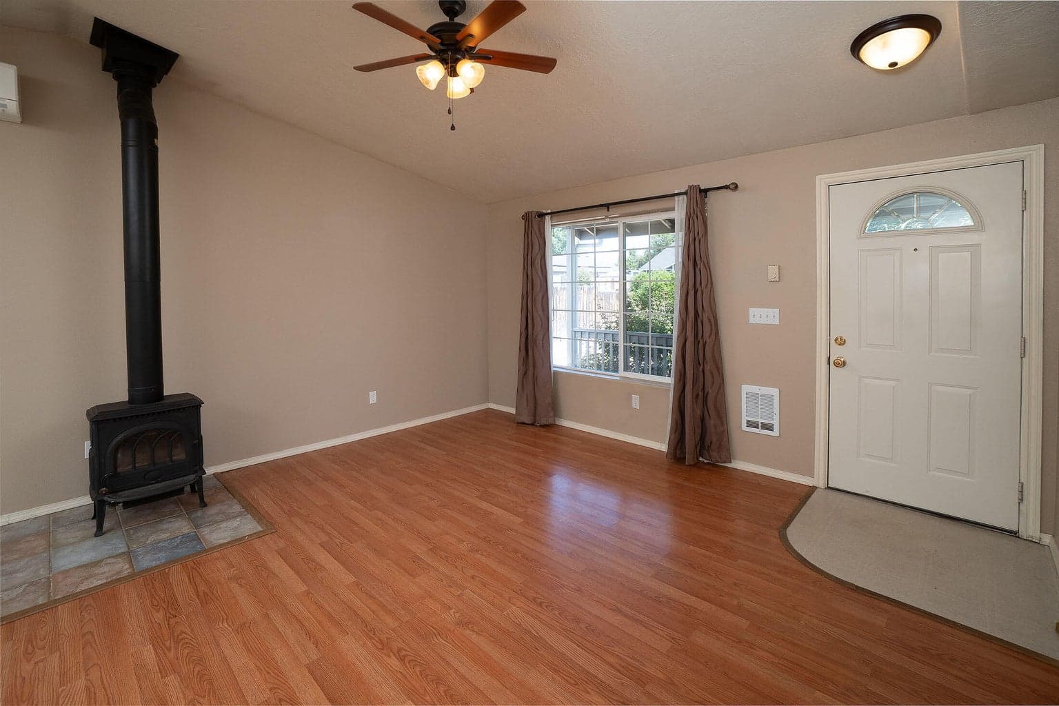 Photo of 2226 NE Cherry Loop 6 of 24