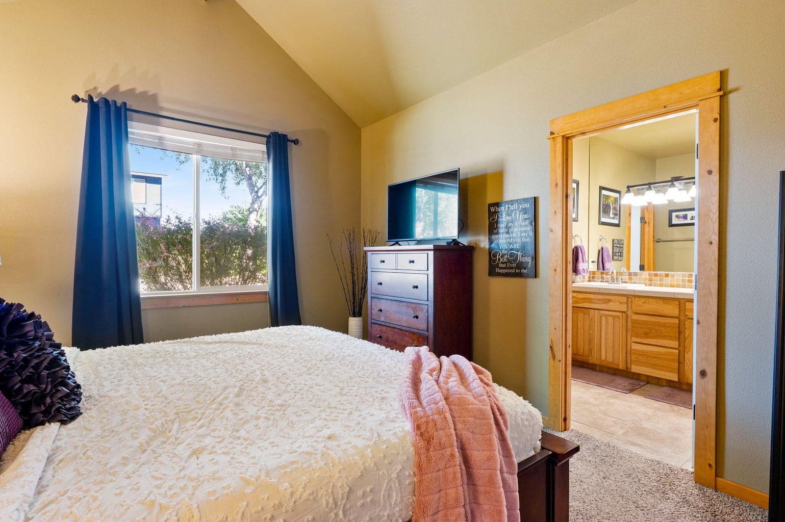 Photo of 2910 NW Canyon Drive 15 of 43