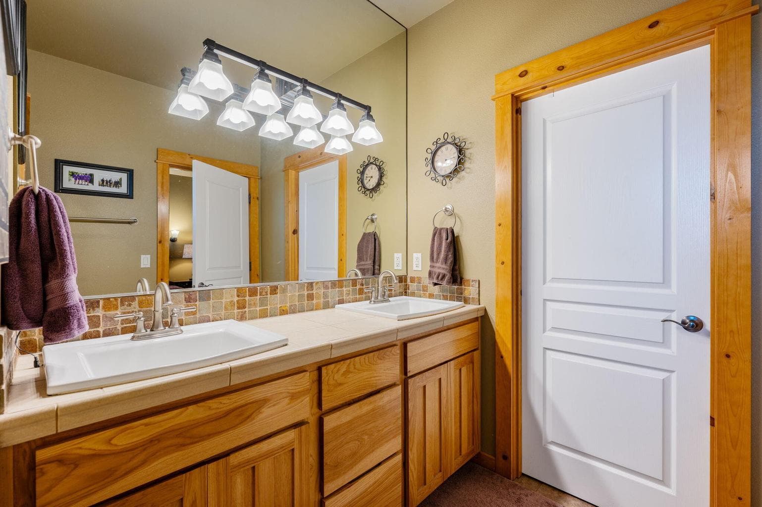 Photo of 2910 NW Canyon Drive 17 of 43