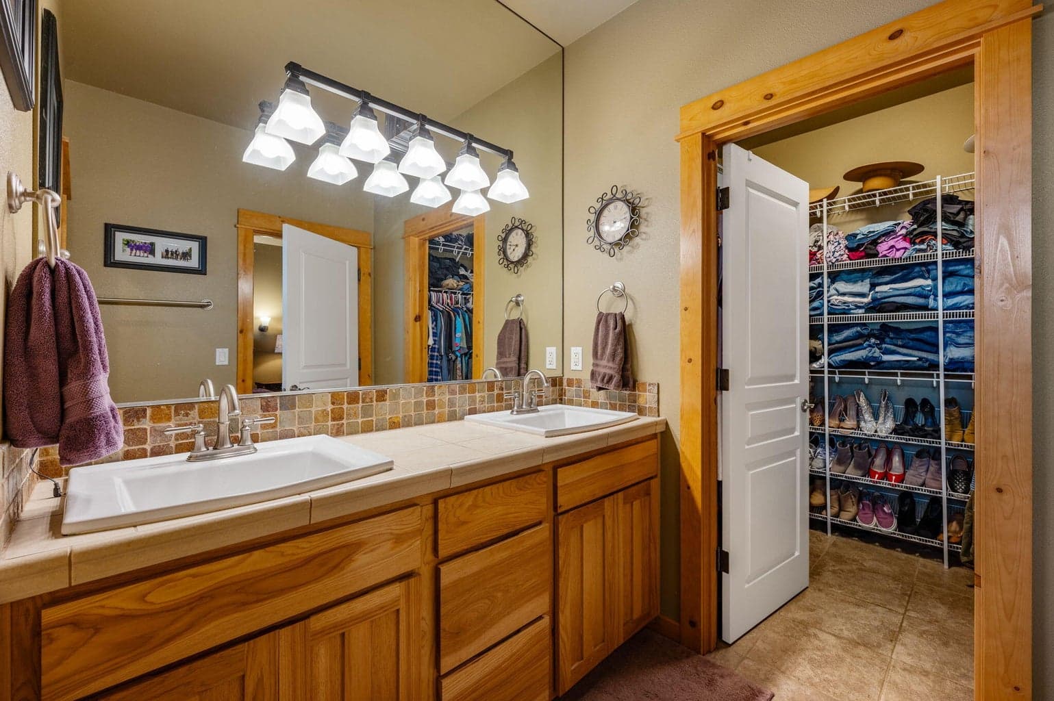 Photo of 2910 NW Canyon Drive 18 of 43