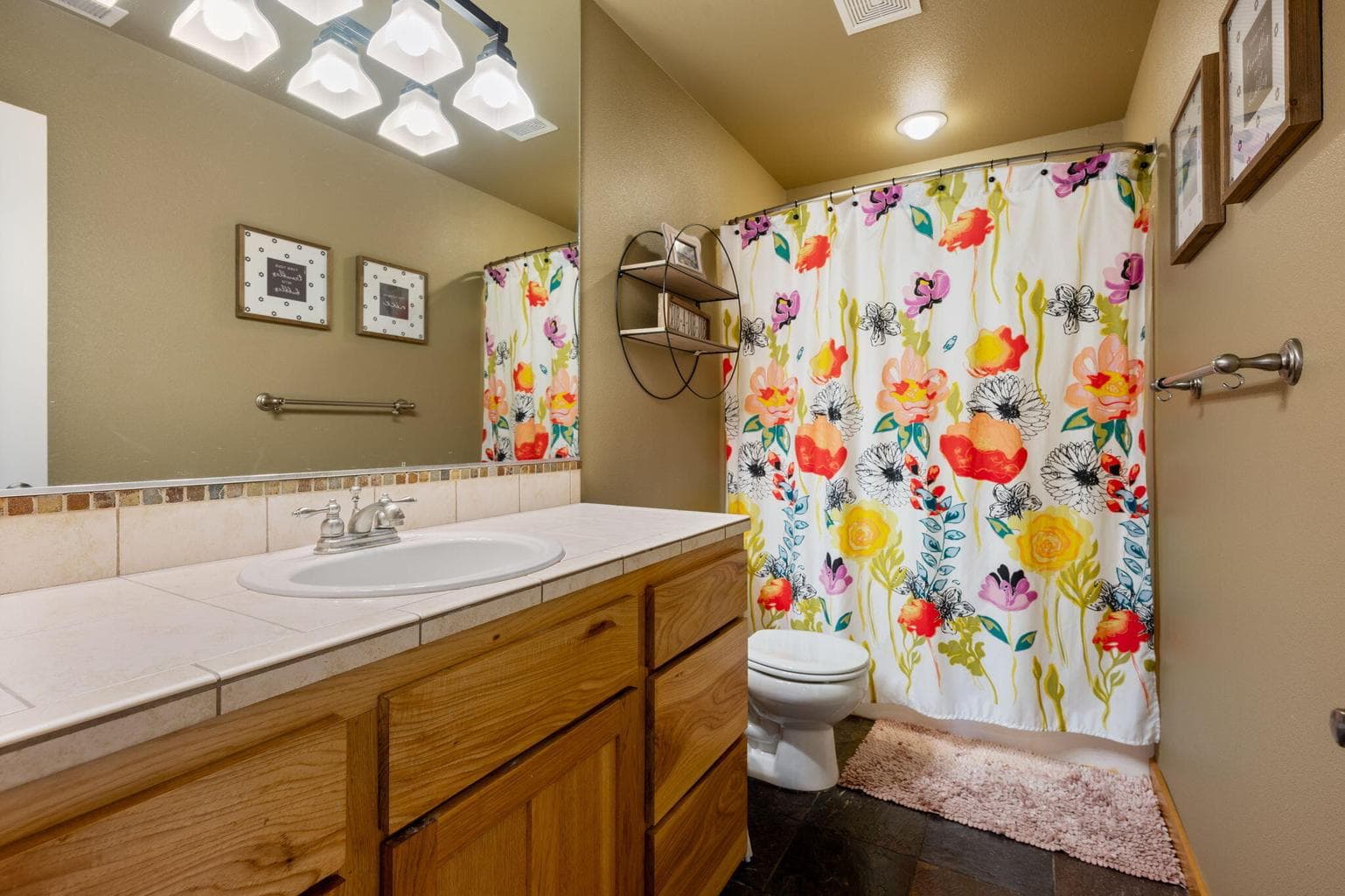 Photo of 2910 NW Canyon Drive 25 of 43