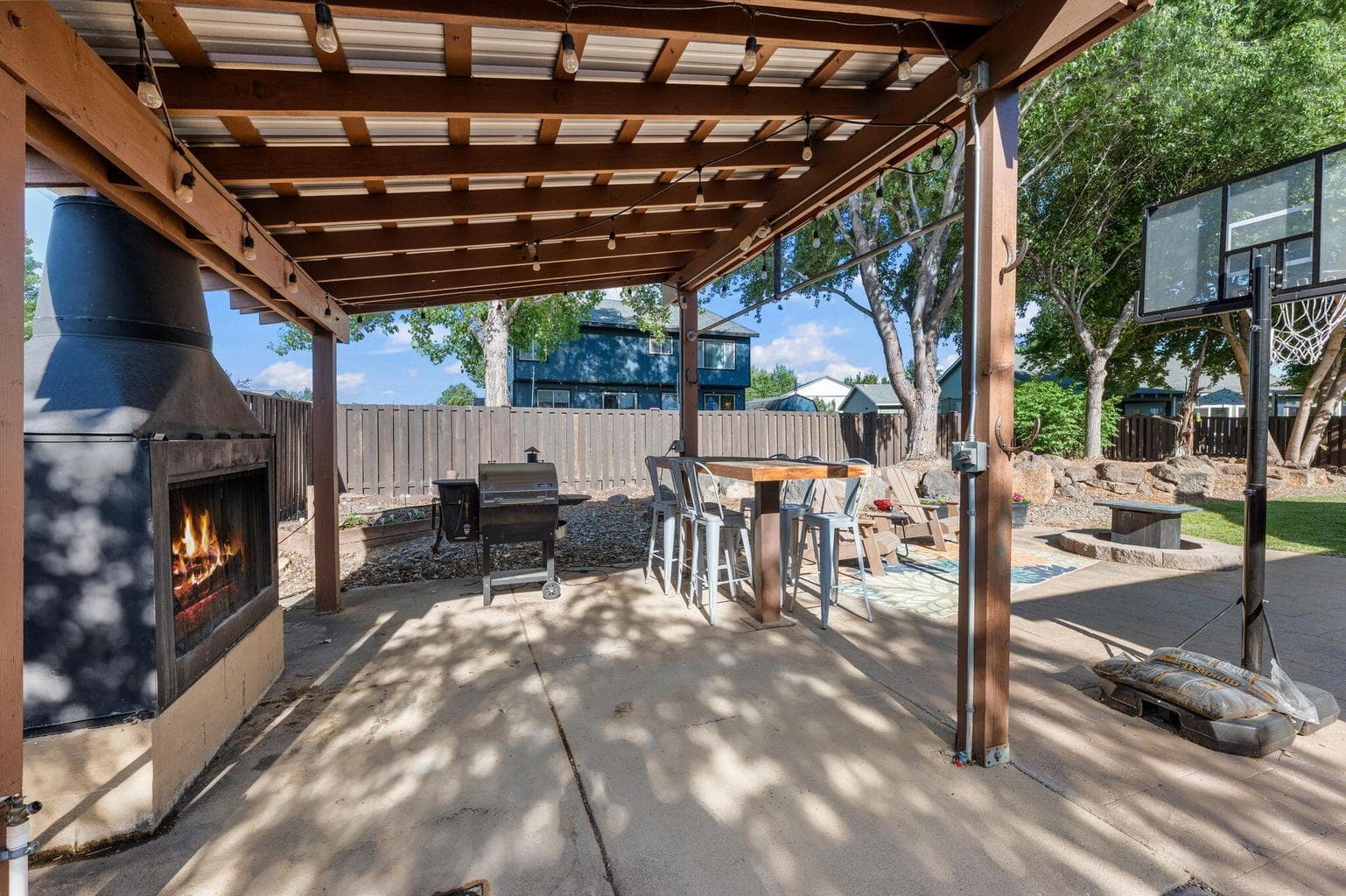 Photo of 2910 NW Canyon Drive 34 of 43