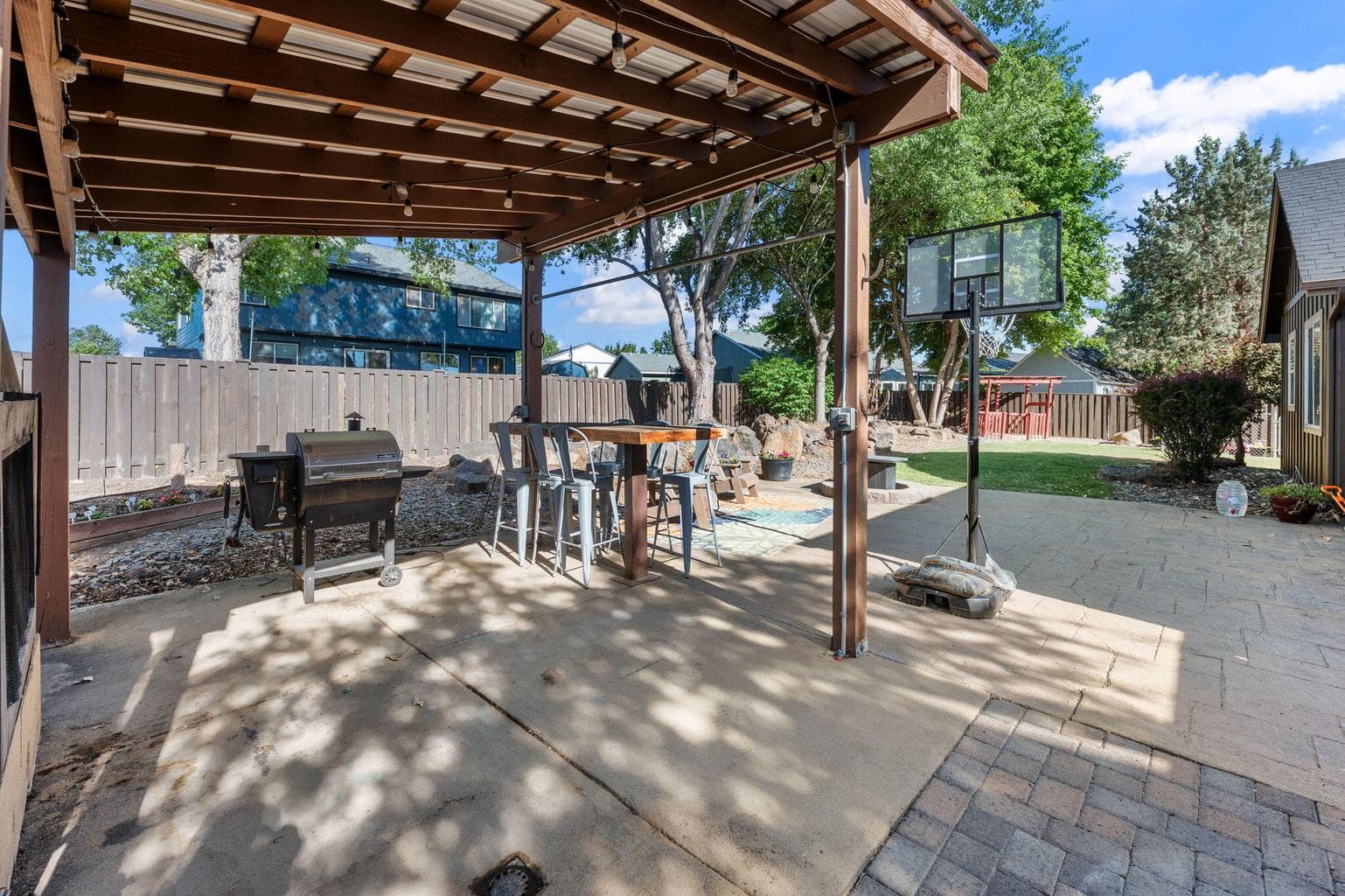Photo of 2910 NW Canyon Drive 35 of 43