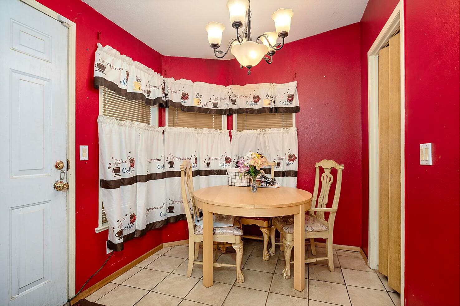 Photo of 633 Archwood 3 of 19