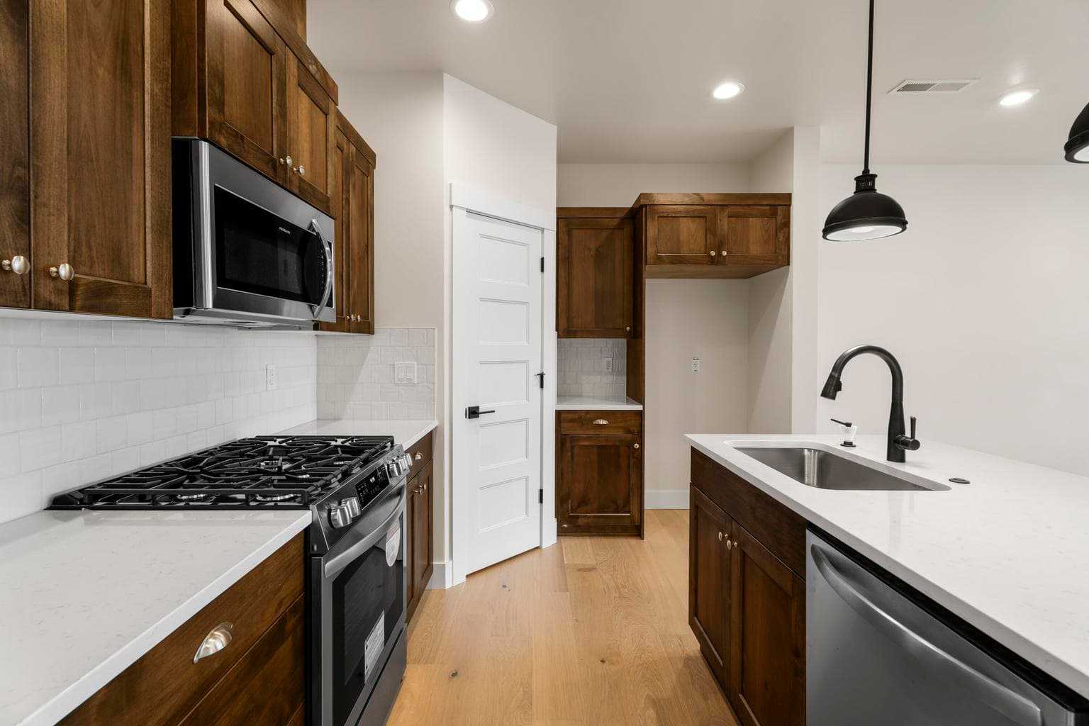 Photo of 3989 SW Coyote Avenue 6 of 24