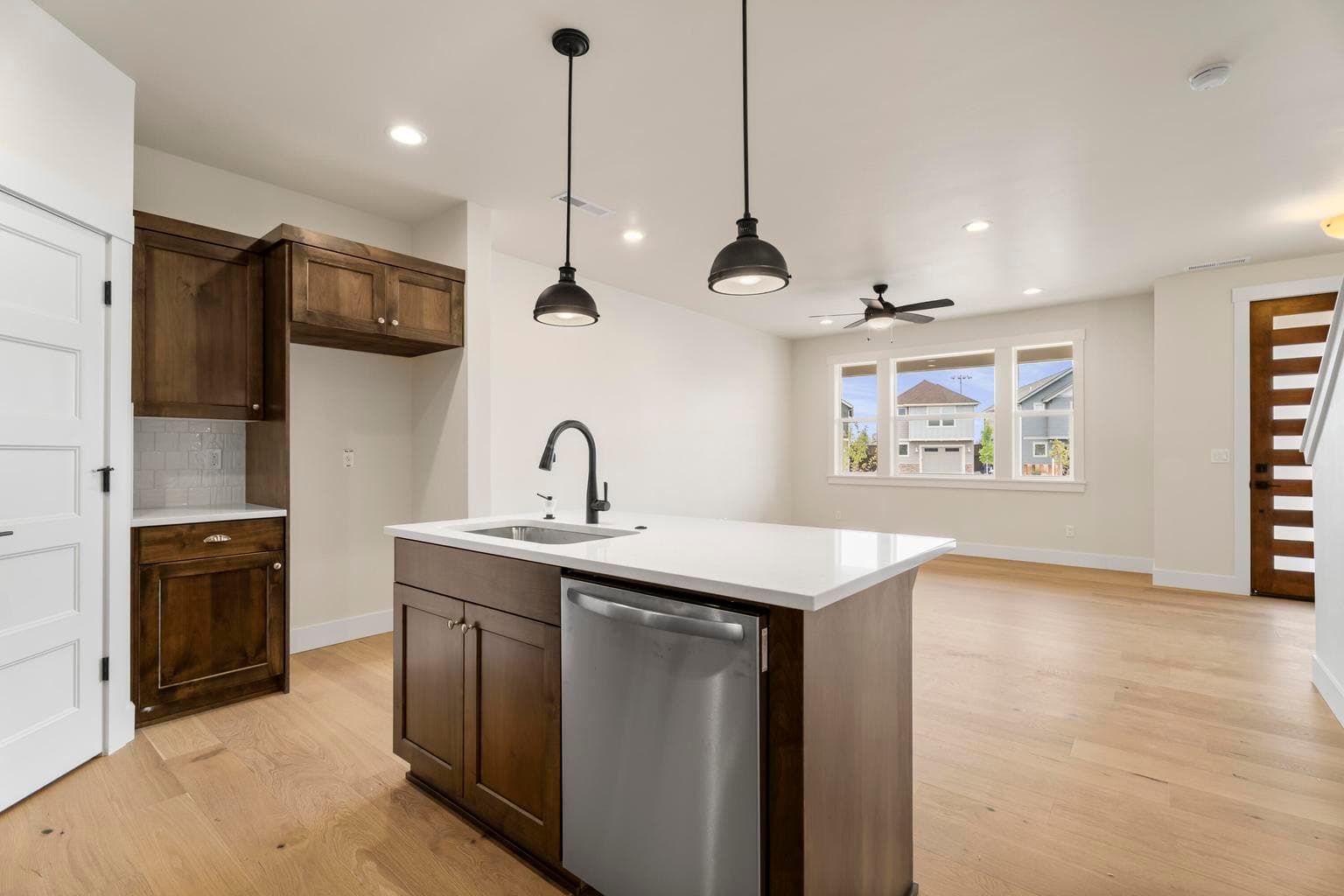 Photo of 3989 SW Coyote Avenue 7 of 24