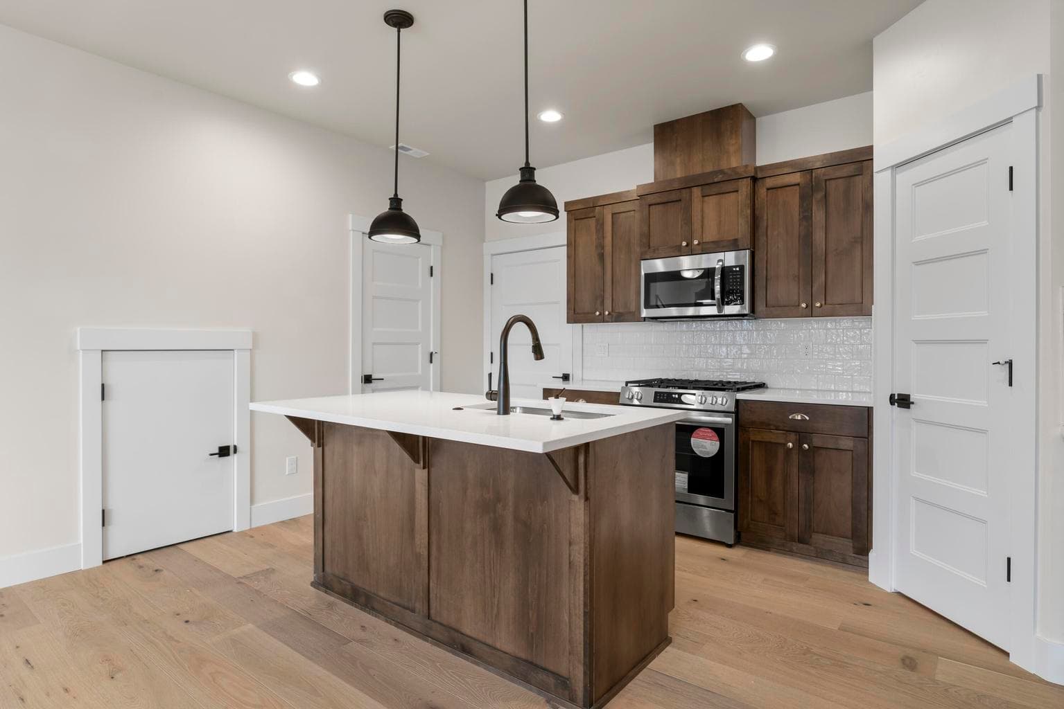Photo of 3989 SW Coyote Avenue 8 of 24